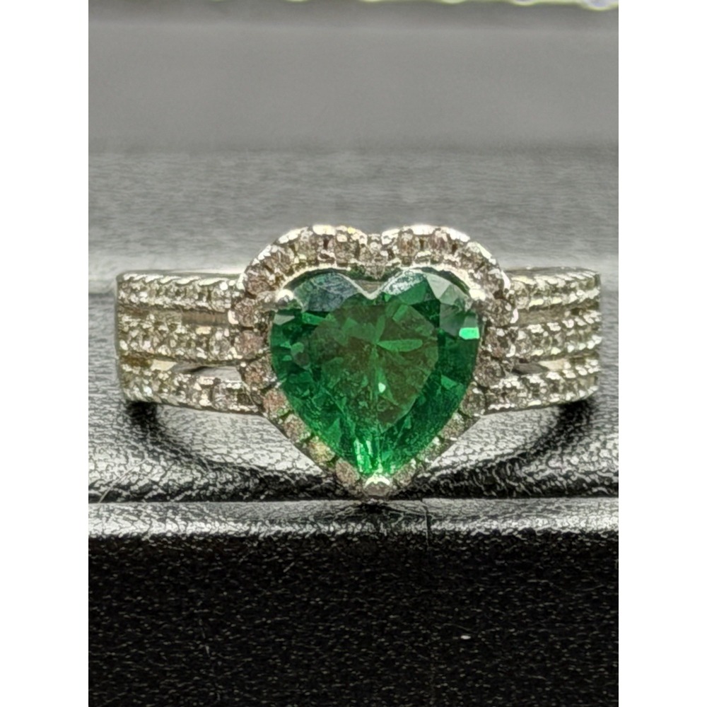 EUC Sterling Silver Green CZ Heart Ring Size 5.25 J30